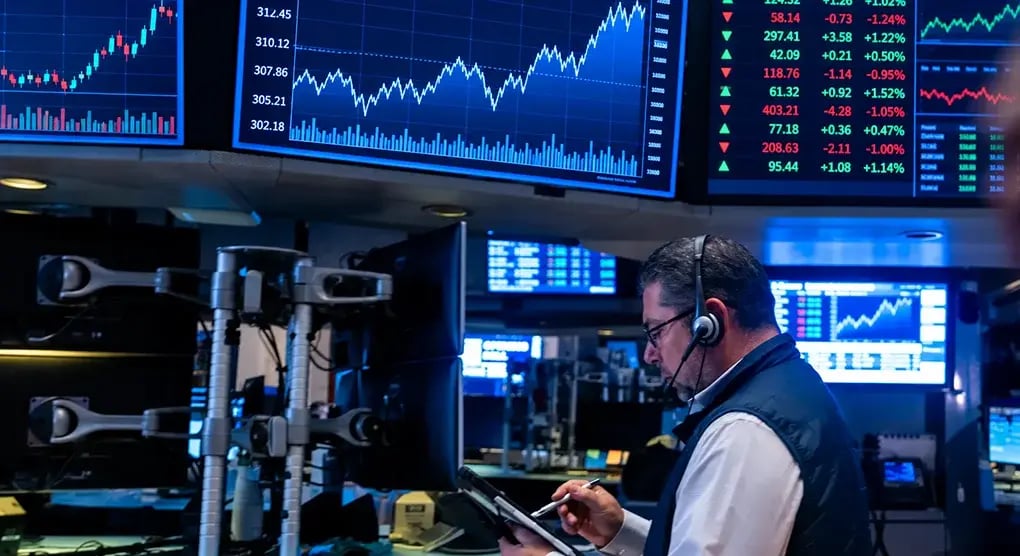 Trader Monitoring Markets